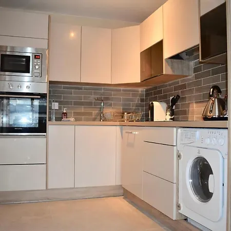 Newly Refurbished 2 Bedroom In Temple Bar アパート